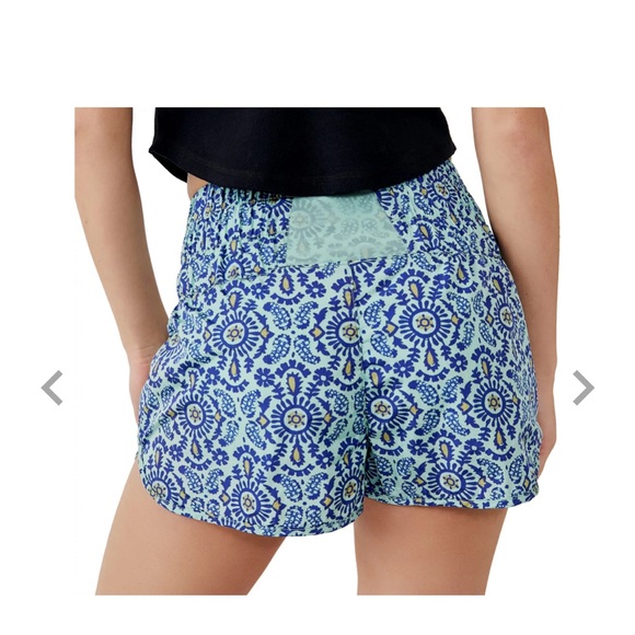 Free People Movement (FP) The Way Home short size Medium - Picture 2 of 6